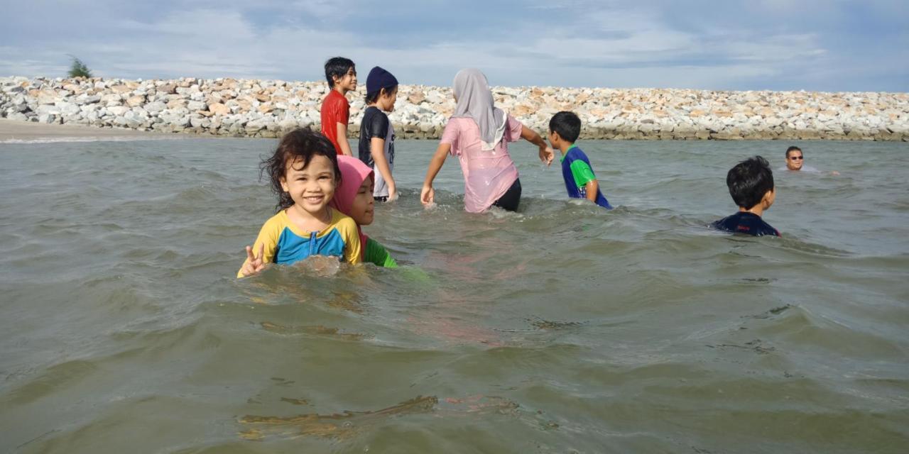 Zr D'Jembal Homestay, Gong Badak クアラ・トレンガヌ エクステリア 写真